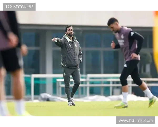 阿韦洛亚从争议球员到三冠教头，回顾执教生涯起步